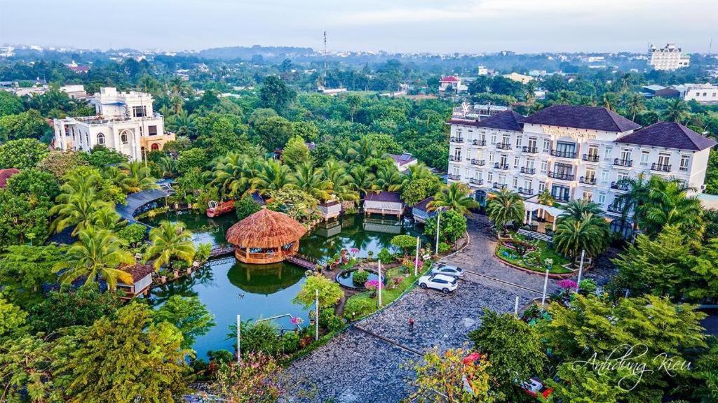 Spring Garden Hotel Lk Long Khanh Esterno foto
