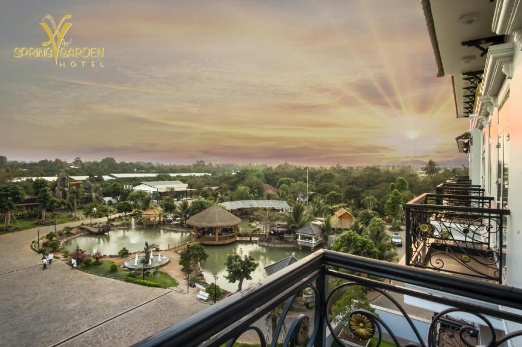 Spring Garden Hotel Lk Long Khanh Esterno foto