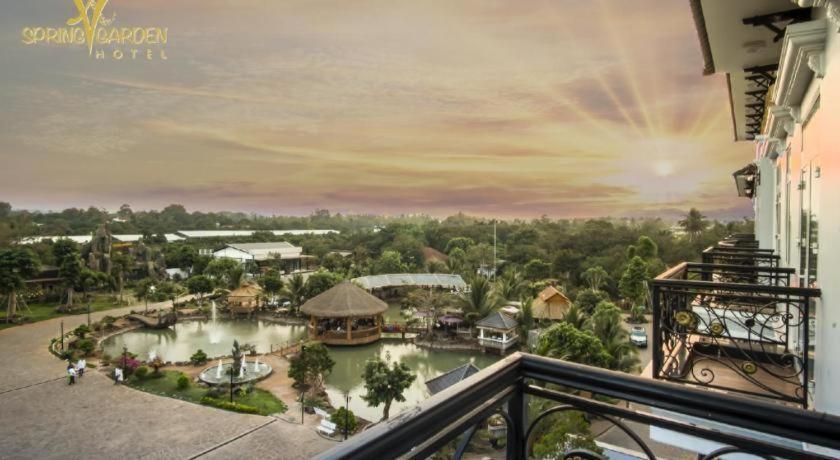 Spring Garden Hotel Lk Long Khanh Esterno foto