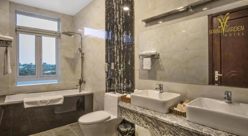 Spring Garden Hotel Lk Long Khanh Esterno foto